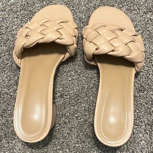 Neutral sandal size 10 EUC